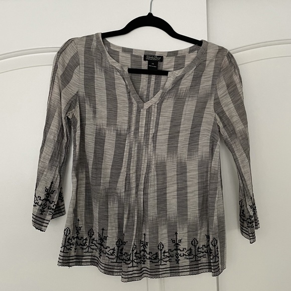 Lucky Mid Sleeve Grey detailed top - Picture 1 of 4